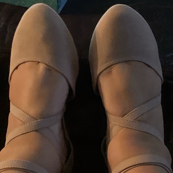 Pink suede crisscross ballet flats - Picture 2 of 2